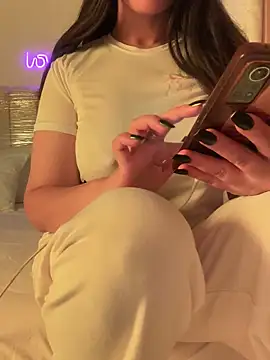 Snapshot of OnlyRima chatting on 10/20/25, 12:34 OnlyRima online show from 10/20/25, 12:34