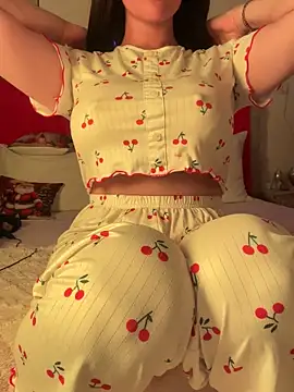 Snapshot of OnlyRima chatting on 12/04/25, 10:42 OnlyRima online show from 12/04/25, 10:42