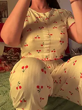 Snapshot of OnlyRima chatting on 12/01/25, 11:55 OnlyRima online show from 12/01/25, 11:55