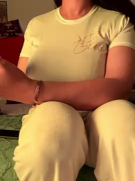 Snapshot of OnlyRima chatting on 01/18/26, 11:24 OnlyRima online show from 01/18/26, 11:24