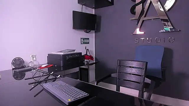 lara and danny online show from 09/30/25, 01:28