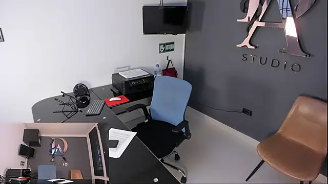lara and danny online show from 09/16/25, 07:37