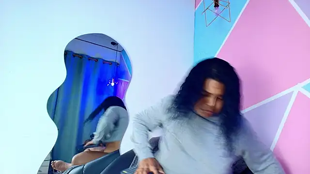 naomi campbel  online show from 11/05/25, 09:07