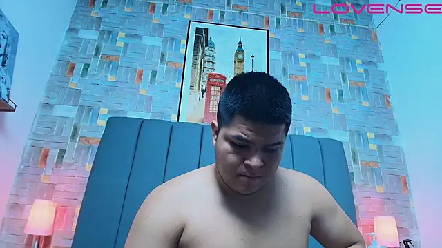 naomi campbel  online show from 03/19/26, 08:31