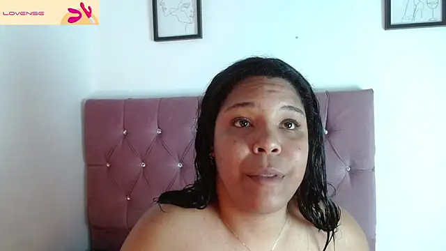 naomi campbel  online show from 04/12/26, 08:45