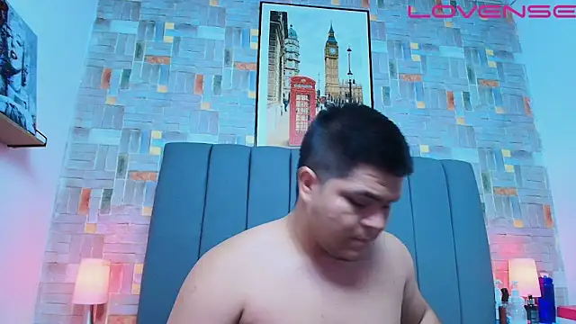 naomi campbel  online show from 03/18/26, 08:32