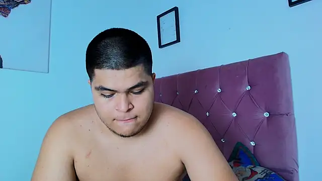 naomi campbel  online show from 02/12/26, 08:30