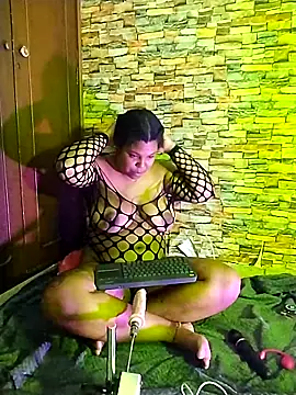 naomi campbel  online show from 05/23/26, 08:52