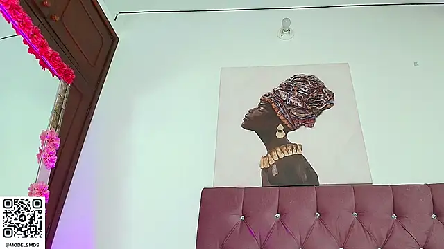 naomi campbel  online show from 11/06/25, 09:19