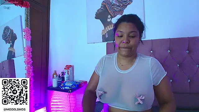 naomi campbel  online show from 11/30/25, 01:56