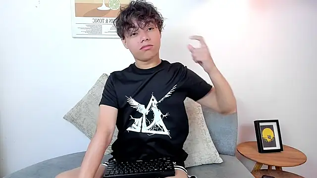 Snapshot of Honeymoon_sariel chatting on 02/26/26, 01:33 Honeymoon sariel online show from 02/26/26, 01:33