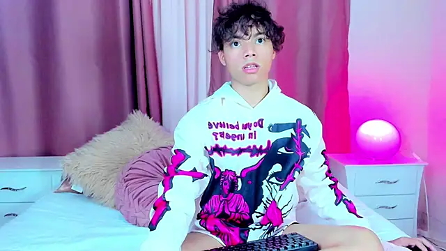 Snapshot of Honeymoon_sariel chatting on 02/27/26, 08:30 Honeymoon sariel online show from 02/27/26, 08:30