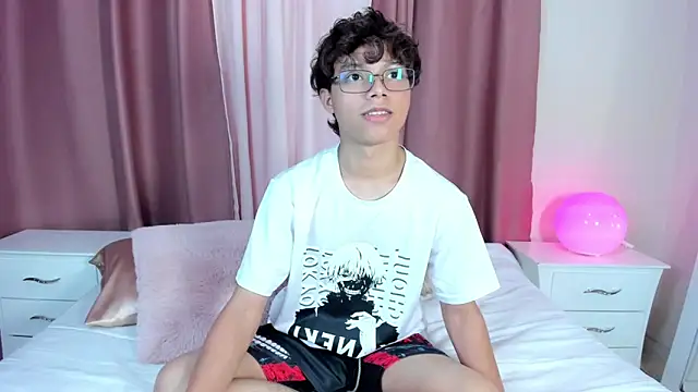 Snapshot of Honeymoon_sariel chatting on 12/21/25, 08:20 Honeymoon sariel online show from 12/21/25, 08:20