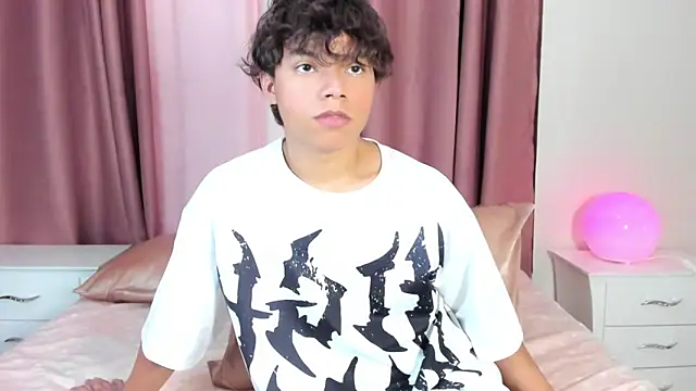 Snapshot of Honeymoon_sariel chatting on 01/14/26, 08:12 Honeymoon sariel online show from 01/14/26, 08:12