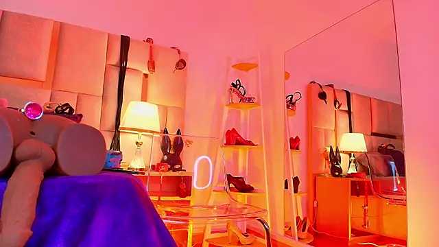 Violett Novoa online show from 11/10/25, 02:22