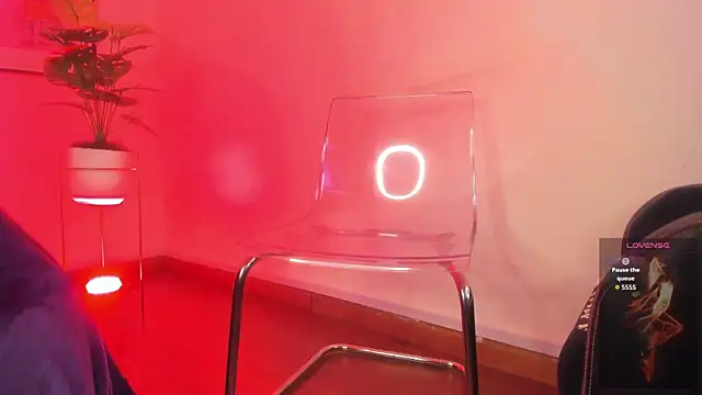 Violett Novoa online show from 11/04/25, 12:09