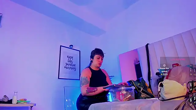 Violett Novoa online show from 10/15/25, 11:51