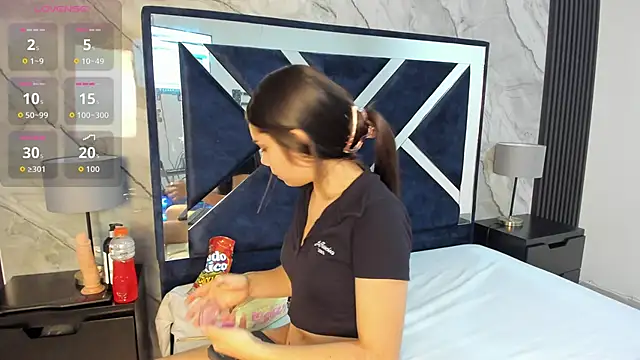 Megan Sweetas online show from 11/18/25, 06:33