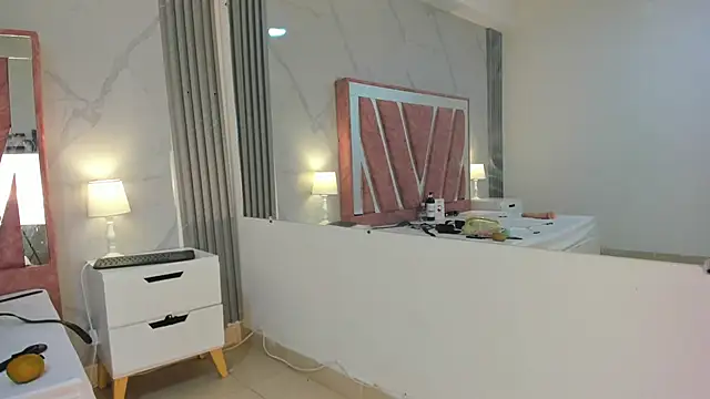 Megan Sweetas online show from 12/17/25, 07:52