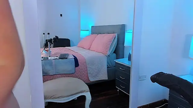 Snapshot of AdeleJhones chatting on 02/17/26, 12:46 AdeleJhones online show from 02/17/26, 12:46