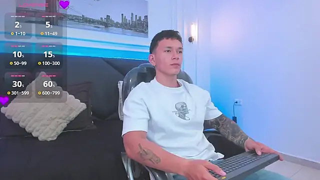 Snapshot of Thomas_moon chatting on 11/07/25, 11:37 Thomas moon online show from 11/07/25, 11:37