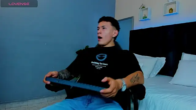 Snapshot of Thomas_moon chatting on 11/20/25, 12:50 Thomas moon online show from 11/20/25, 12:50