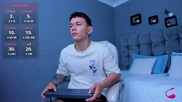 Snapshot of Thomas_moon chatting on 11/13/25, 11:36 Thomas moon online show from 11/13/25, 11:36