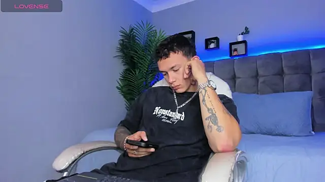 Thomas moon online show from 03/28/26, 01:34