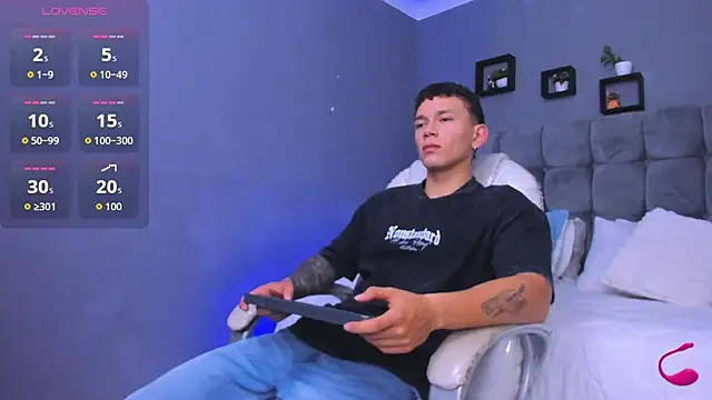 Snapshot of Thomas_moon chatting on 11/09/25, 11:58 Thomas moon online show from 11/09/25, 11:58