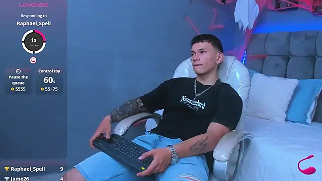 Snapshot of Thomas_moon chatting on 11/01/25, 04:01 Thomas moon online show from 11/01/25, 04:01