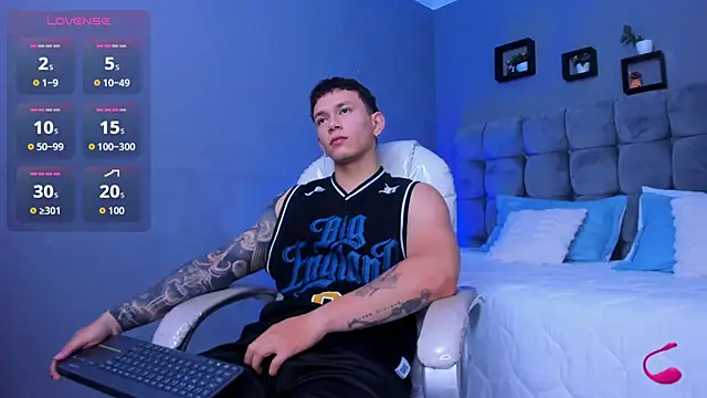 Snapshot of Thomas_moon chatting on 11/14/25, 11:14 Thomas moon online show from 11/14/25, 11:14