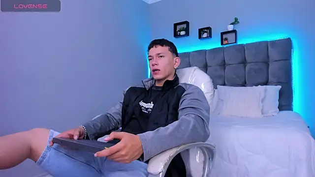 Thomas moon online show from 01/16/26, 01:04