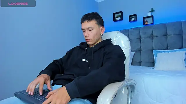 Thomas moon online show from 12/22/25, 01:11