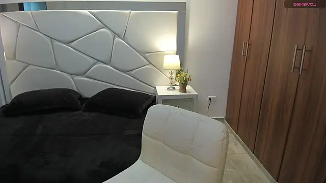 Karliie kloss  online show from 10/15/25, 01:48