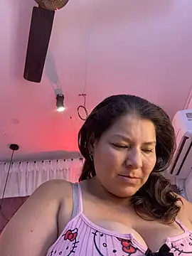 Snapshot of Sussan__ chatting on 07/17/26, 11:51 Sussan online show from 07/17/26, 11:51