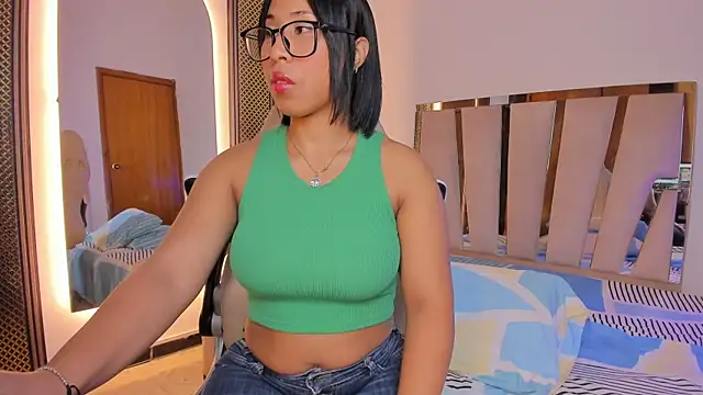 Elowen Clark online show from 01/08/26, 08:04