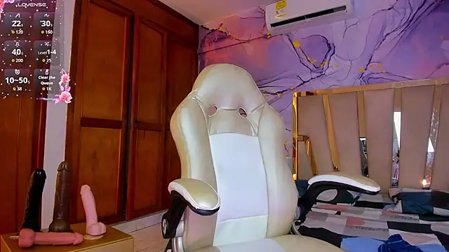 Elowen Clark online show from 10/25/25, 07:58