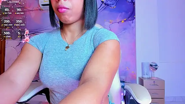 Elowen Clark online show from 10/28/25, 07:46