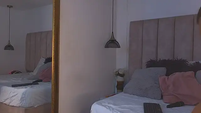 arianaa miller  online show from 09/27/25, 08:04