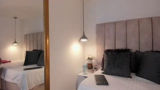 arianaa miller  online show from 11/16/25, 08:13