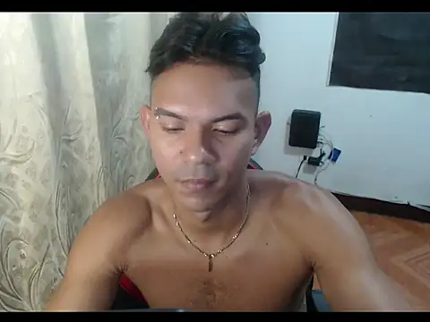 Snapshot of Pantera360 chatting on 10/31/25, 03:25 Pantera360 online show from 10/31/25, 03:25