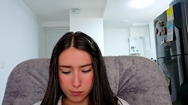 Snapshot of Adhara_Kitten chatting on 04/29/26, 01:37 Adhara Kitten online show from 04/29/26, 01:37