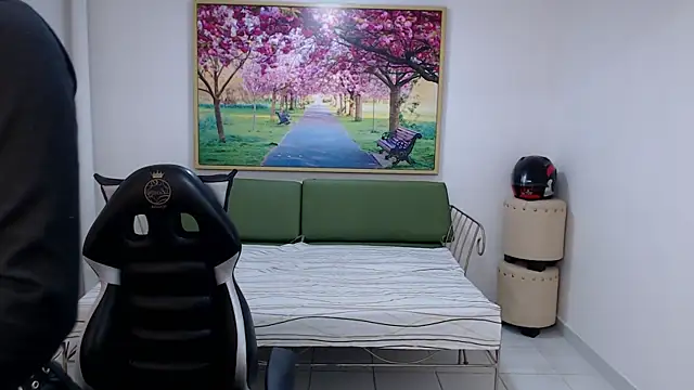 Snapshot of Adhara_Kitten chatting on 09/13/25, 01:00 Adhara Kitten online show from 09/13/25, 01:00