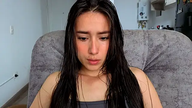 Snapshot of Adhara_Kitten chatting on 05/25/26, 01:43 Adhara Kitten online show from 05/25/26, 01:43