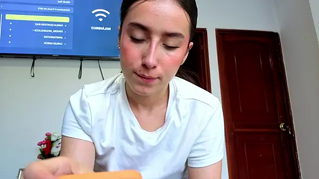 Adhara Kitten online show from 07/30/26, 03:55
