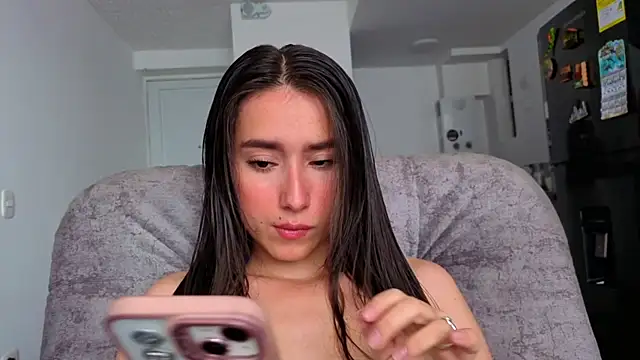 Snapshot of Adhara_Kitten chatting on 04/20/26, 01:56 Adhara Kitten online show from 04/20/26, 01:56