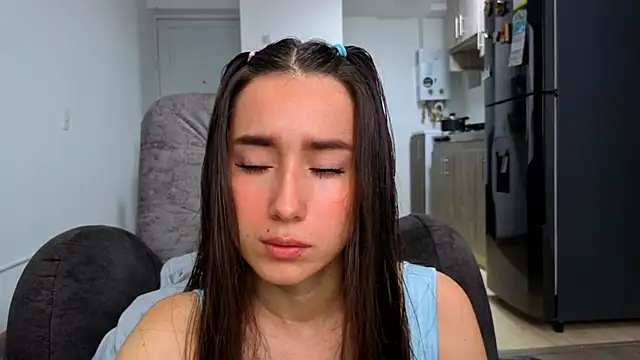 Snapshot of Adhara_Kitten chatting on 05/20/26, 01:41 Adhara Kitten online show from 05/20/26, 01:41