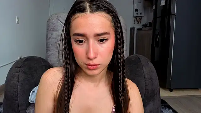 Snapshot of Adhara_Kitten chatting on 05/19/26, 01:40 Adhara Kitten online show from 05/19/26, 01:40