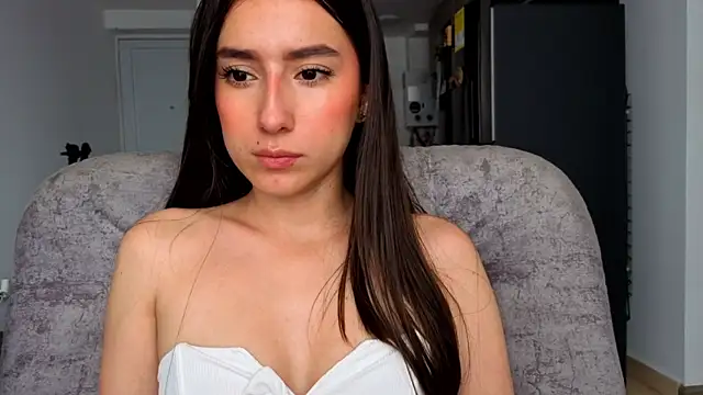Adhara Kitten online show from 07/04/26, 02:21