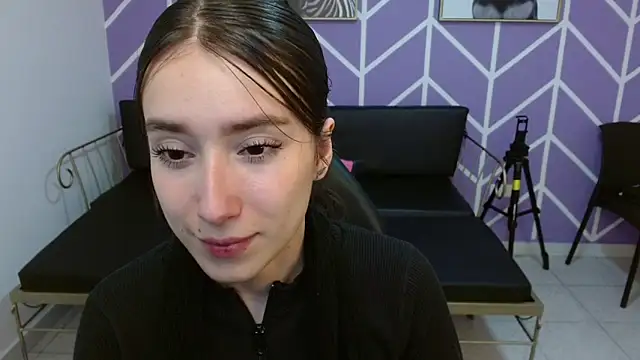 Adhara Kitten online show from 12/04/25, 02:16